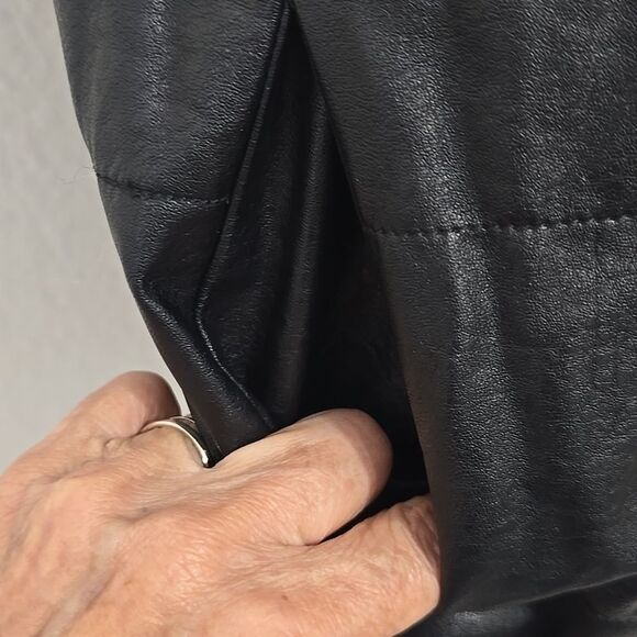 TUCKERNUCK Black Leather and Shearling Reversible Beckham Vest XXXL - Picture 6 of 10